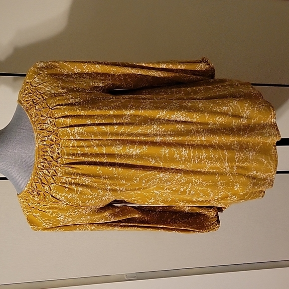 Lucky brand mustard floral peasant top - Picture 4 of 7